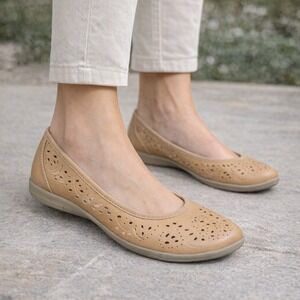 Earth Spirit Perforated Ballet Flats Lazer Cut Tan Comfort Slip On Women's 8.5